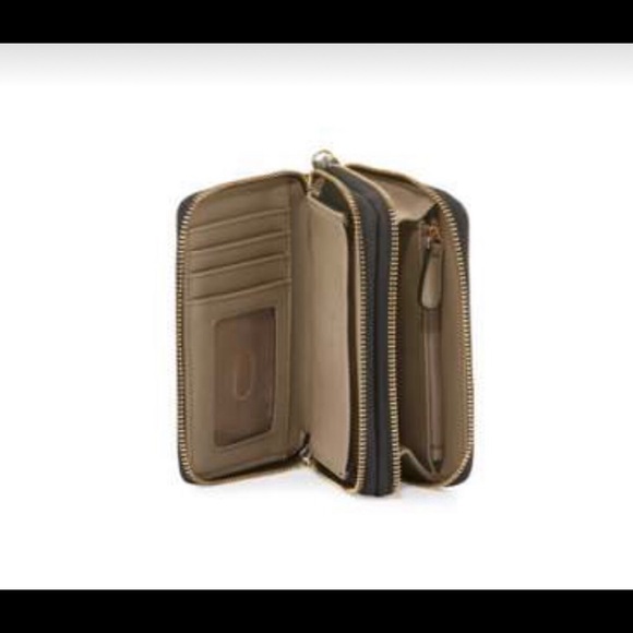 Neiman Marcus multi compartment Wristlet Wallet - Picture 2 of 7